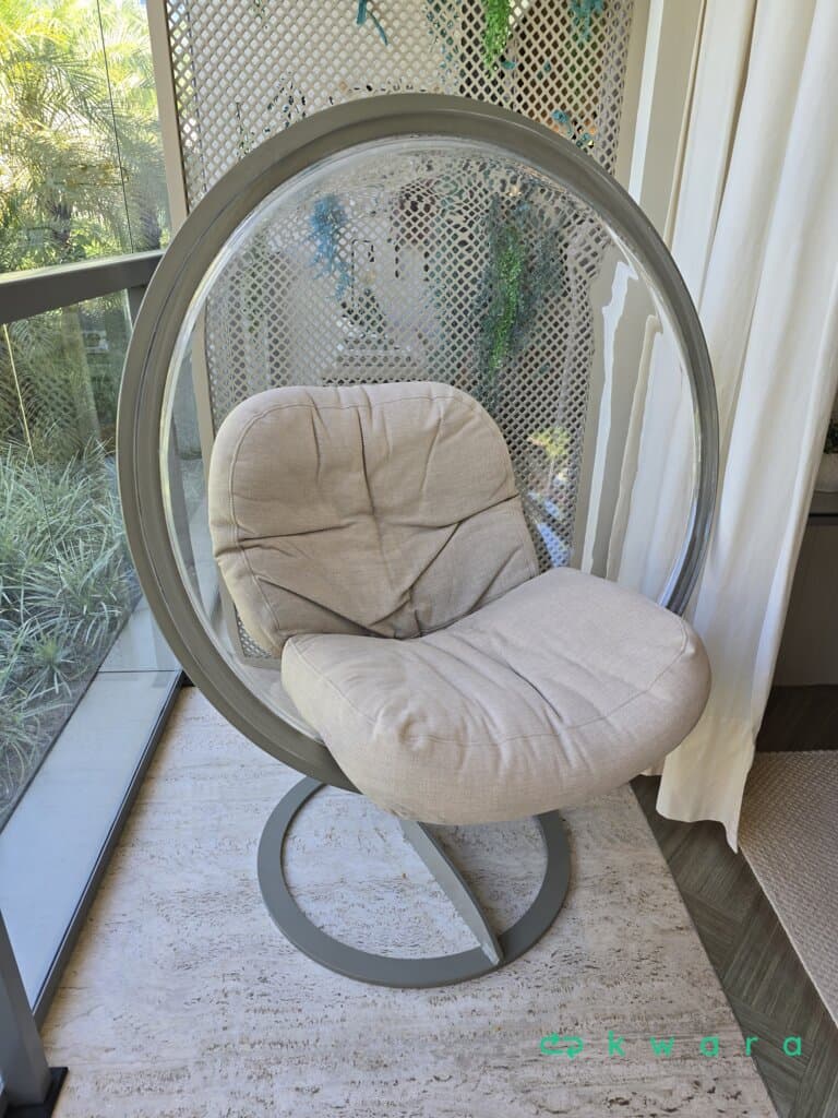 3 Itens, sendo: 1 poltrona Bubble Chair e 2 almofadas - foto 2