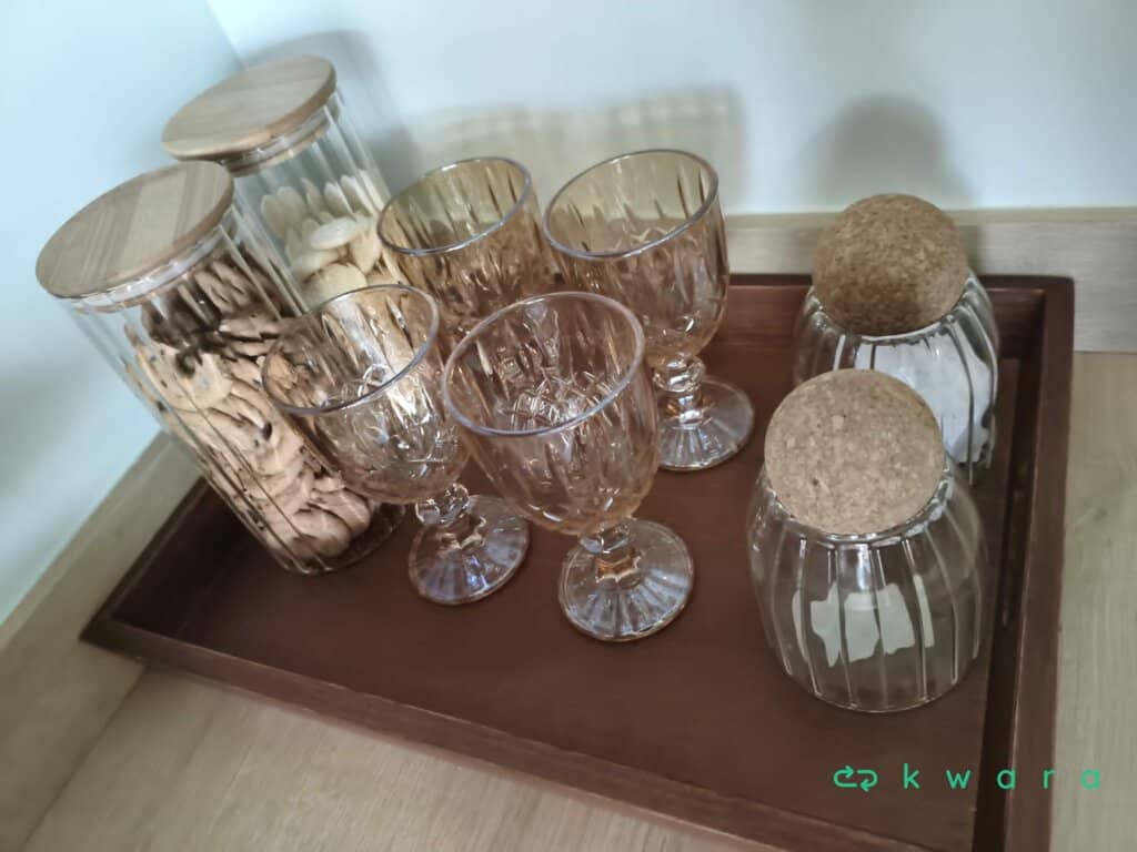 4 Taças, 4 potes e bandeja - foto 1