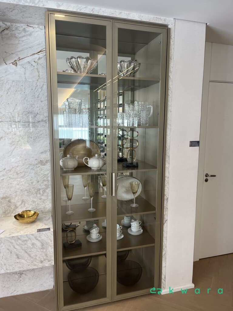 Cristaleira com 2 portas (não inclui decoração) - foto 1
