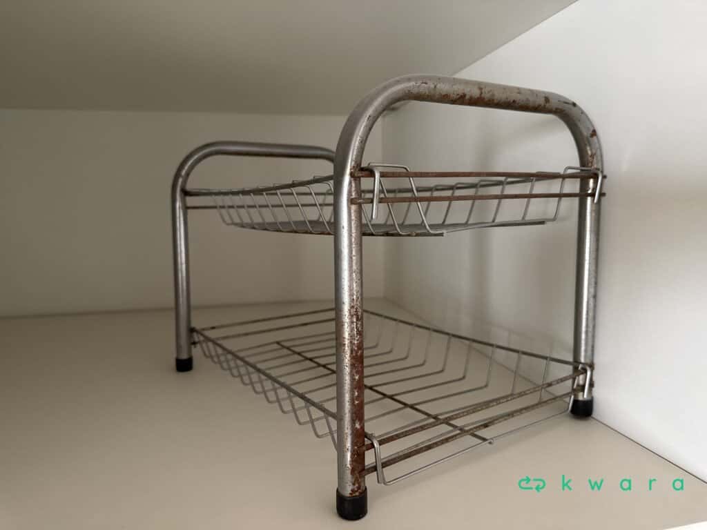 Aprox. 56 peças: Escorredor de pratos, utensílios de cozinha e talheres diversos - foto 2