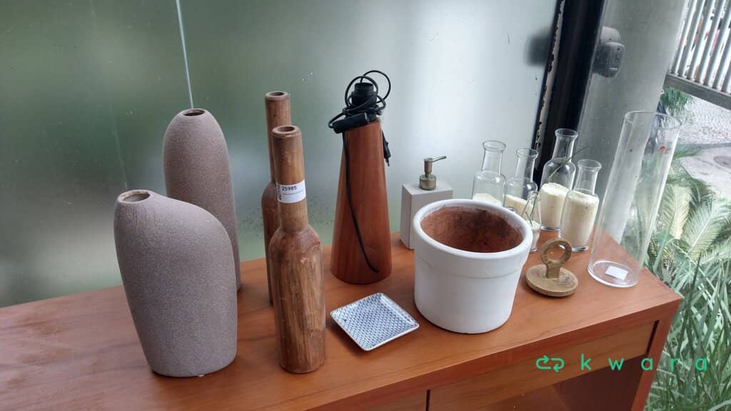 Vasos, Jarros e Abajur - foto 1