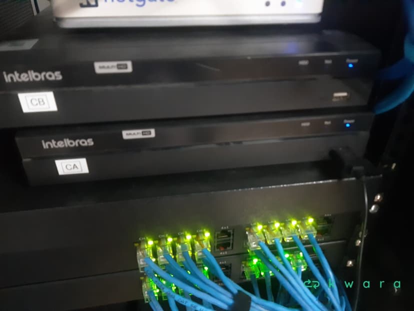 Sistema de Vigilância - Acompanha Armário, Gravador, HDs e aprox. 18 Câmeras - Não inclui equip. de rede de computador - foto 3