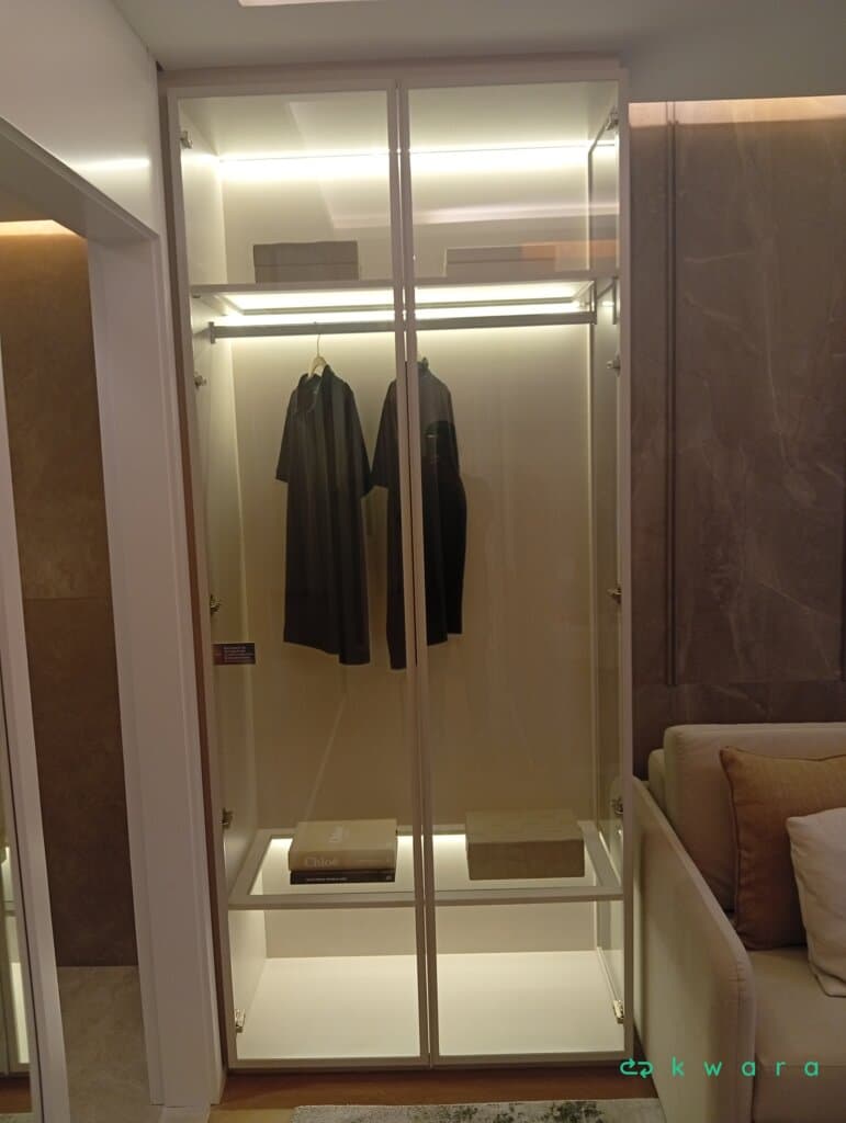 Armário com 2 portas (não inclui roupas e decoração) - foto 1