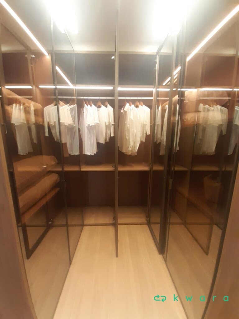 Armário em U com 6 Portas Espelhadas - foto 3