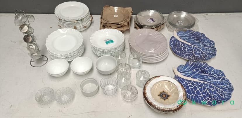 Aprox. 200 Itens - Pratos, cadeiras diversos, garrafa para café e outros - foto 6