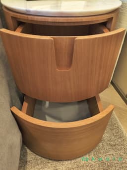 Mesa de canto com 2 gavetas - foto 2