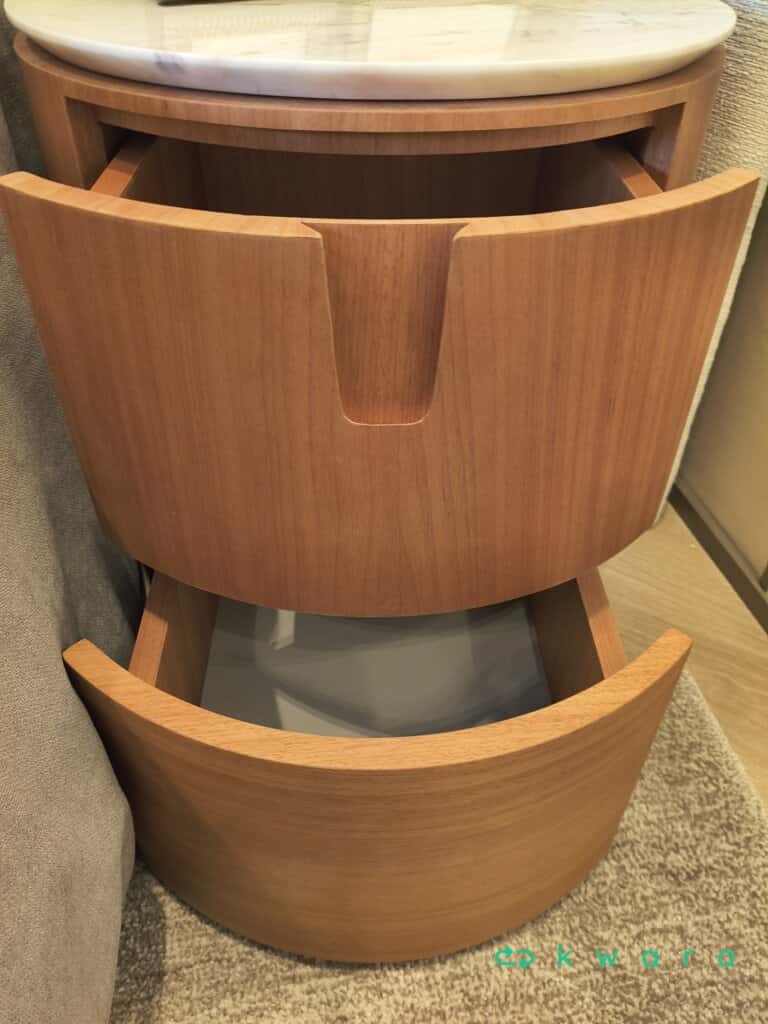 Mesa de canto com 2 gavetas - foto 2