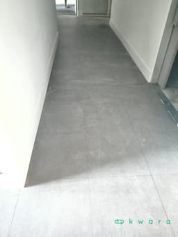 Aprox. 500 placas de piso vinílico - foto 2