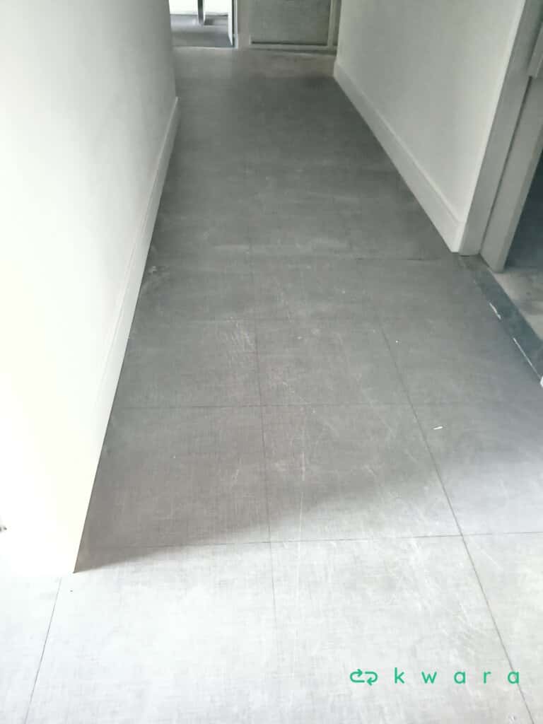 Aprox. 500 placas de piso vinílico - foto 2