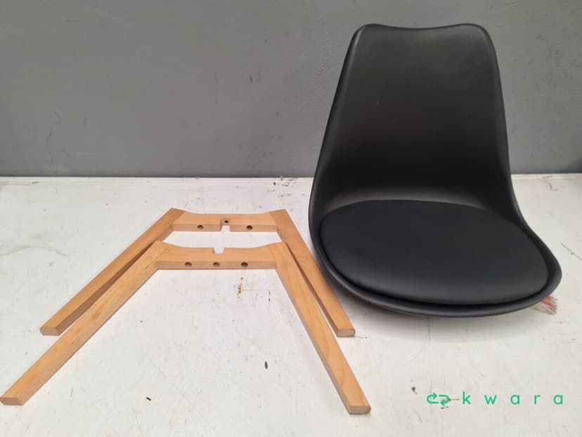 Aprox. 30 Itens - Fogareiro, copos, mop, cadeira, casinha para cachorro, escapamento para moto, pneu e outros - foto 6