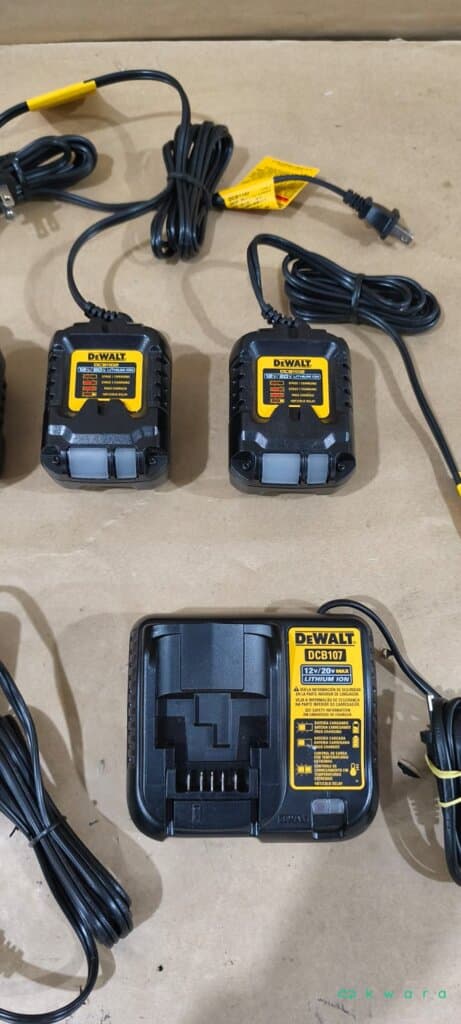 8 Itens - Carregadores Dewalt DCB1102-B e DCB107-BR - Saldo A - KR5685 - foto 3