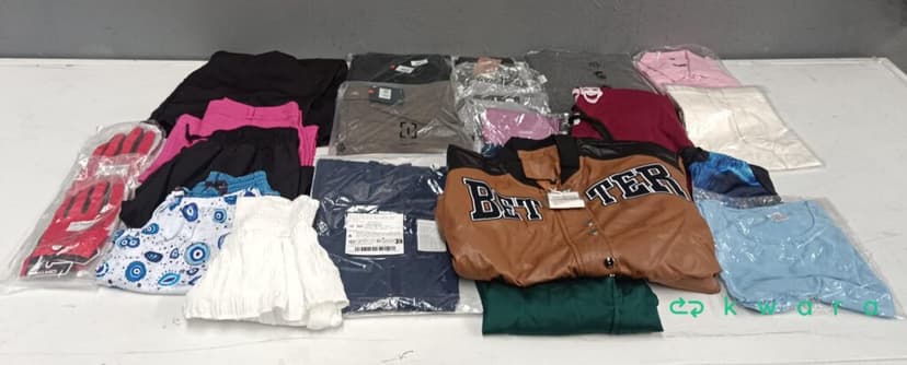 Aprox. 250 Peças de Roupas - Camisetas, Baby doll, luvas para motoqueiro, camiseta de manga longa, Bobojaco - foto 3