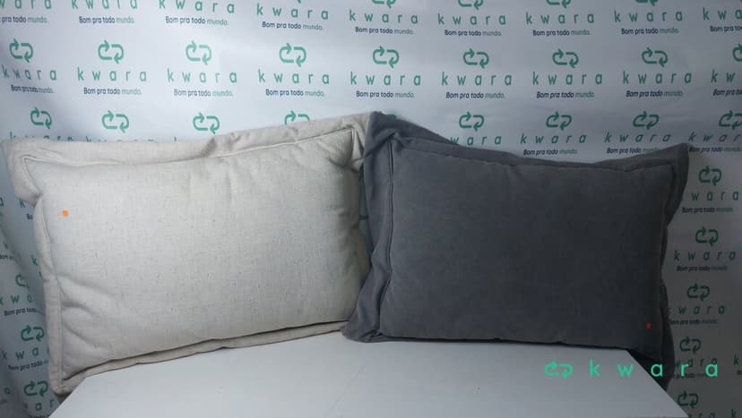 2 Travesseiros, 2 peseiras e almofada - foto 1
