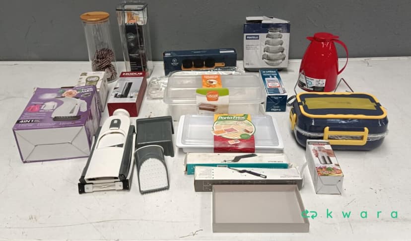 Aprox. 200 Itens - Pratos, cadeiras diversos, garrafa para café e outros - foto 3