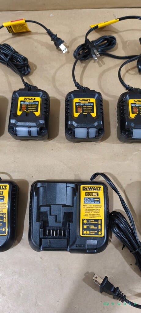 8 Itens - Carregadores Dewalt DCB1102-B e DCB107-BR - Saldo A - KR5685 - foto 4